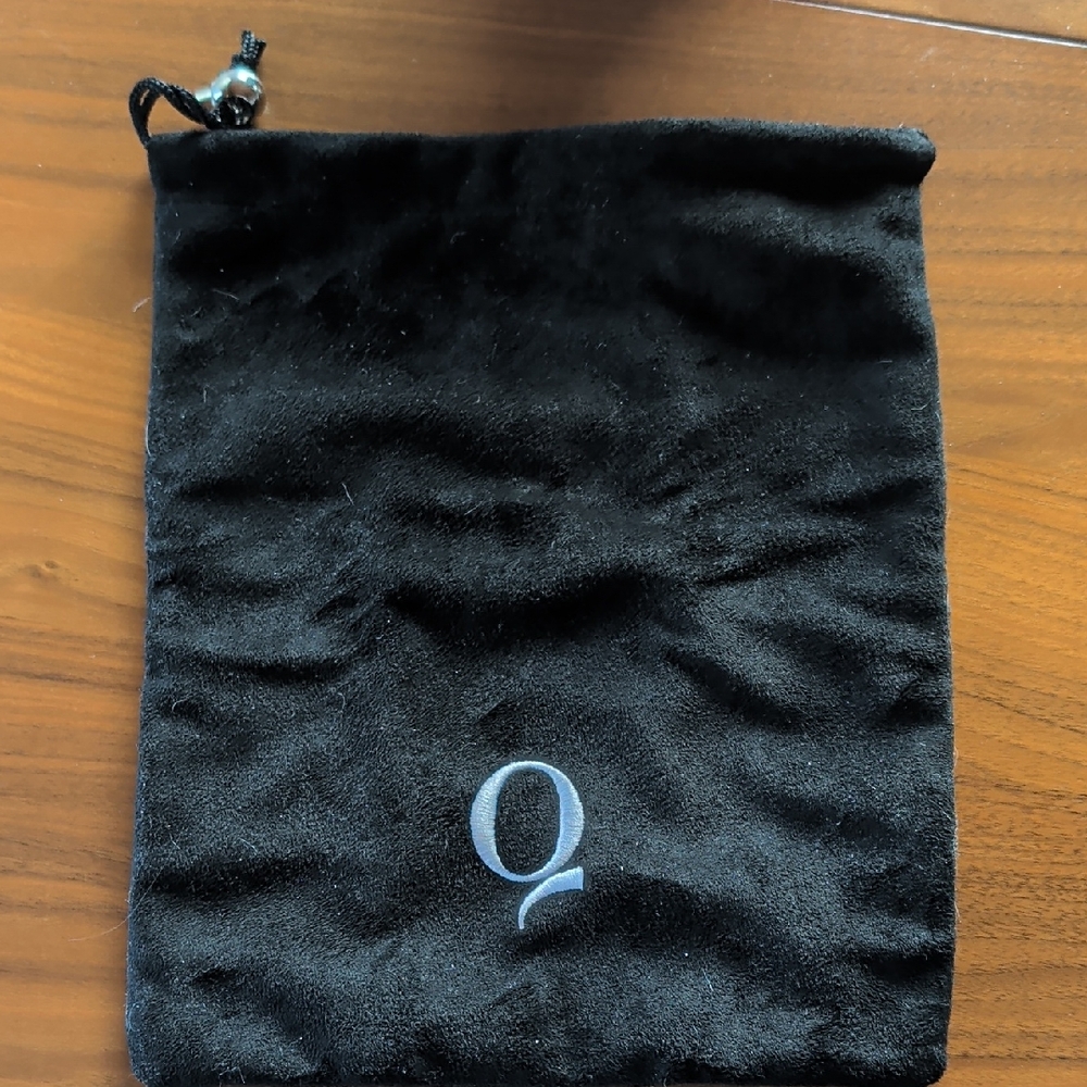 Black Velour Qure Mask Bag